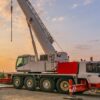 Grue mobile au coucher du soleil